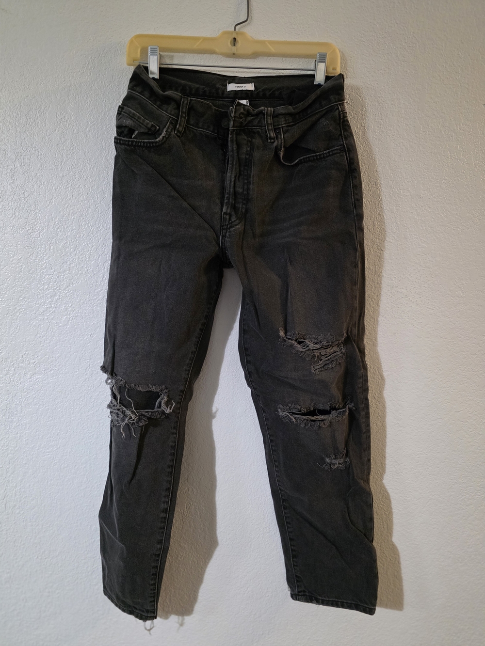 Forever 21 Black Distressed Boyfriend Jeans